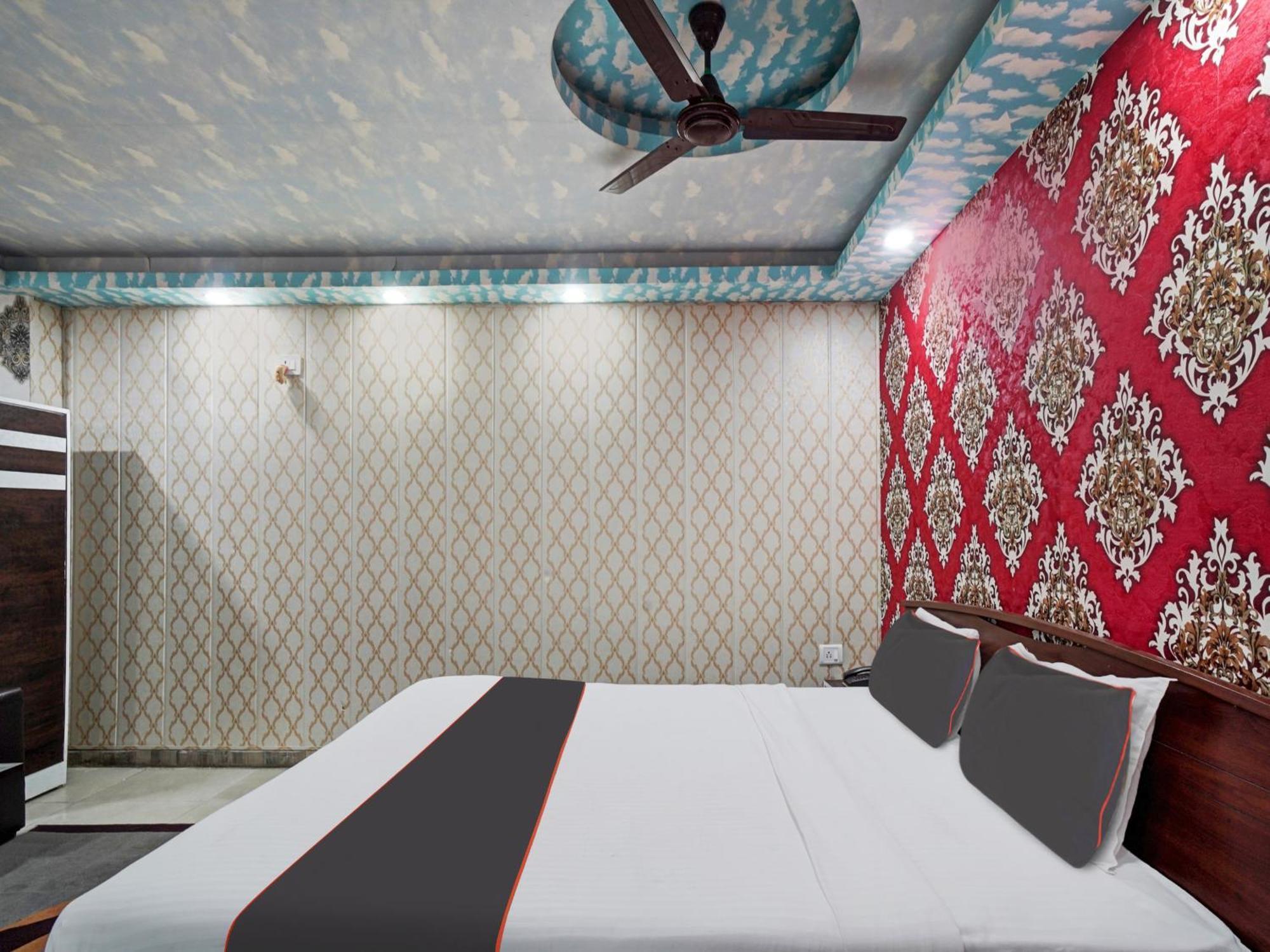 فندق أو واي أو 47006 ماجاده بالاس Danapur المظهر الخارجي الصورة